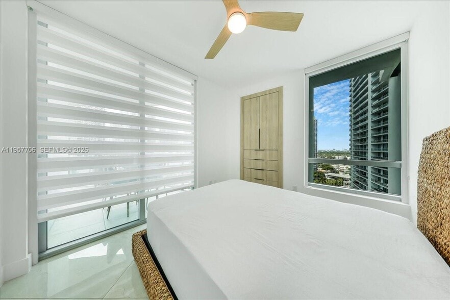 Building Photo - 350 S Miami Ave