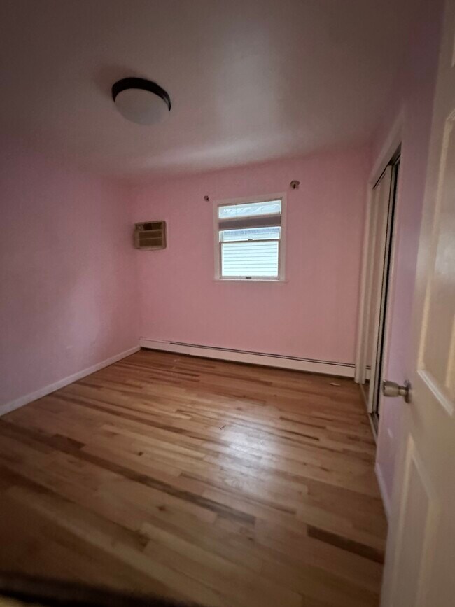 Building Photo - 163 Latham Rd