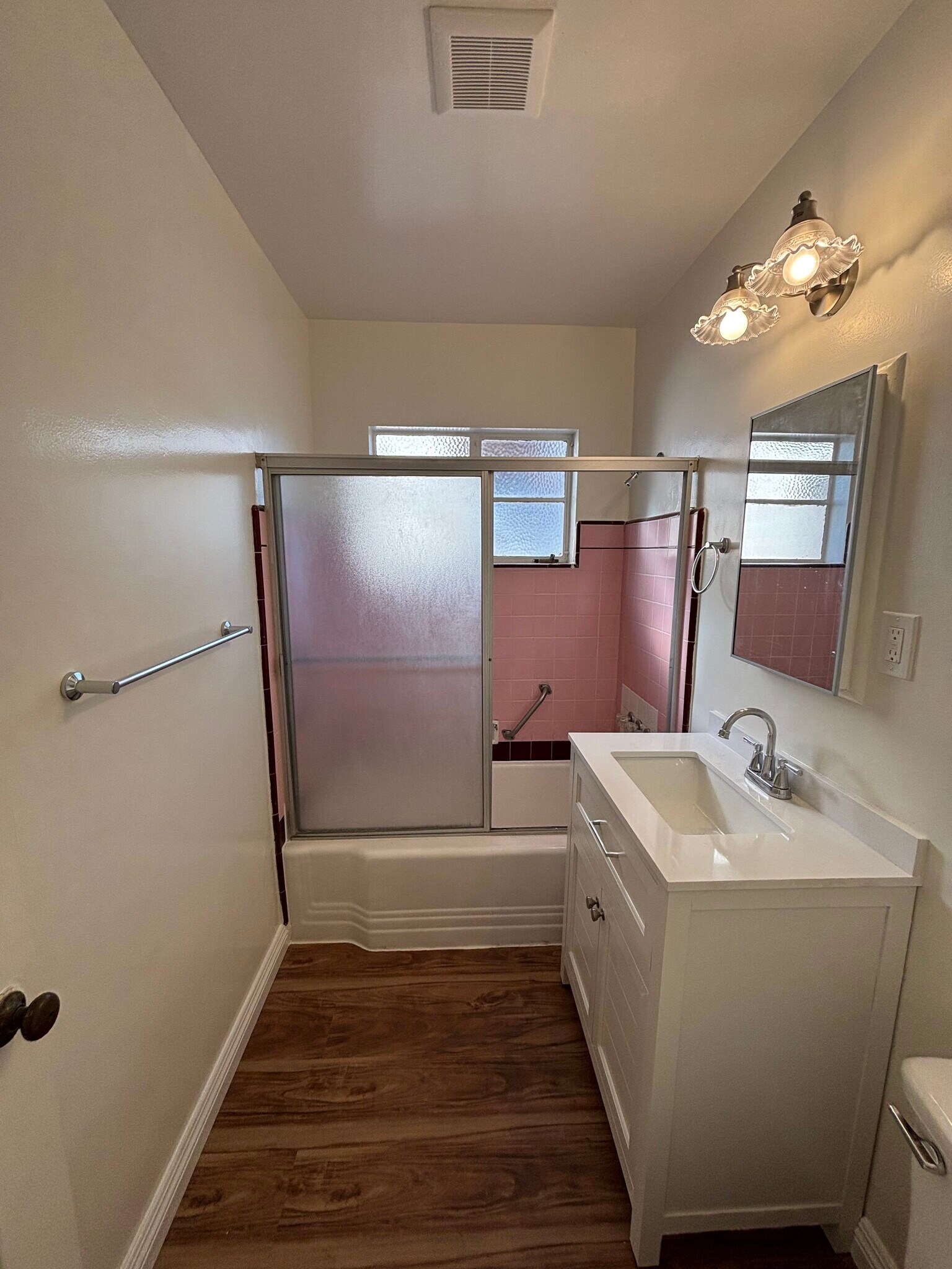 Building Photo - 4616 Kingswell Ave