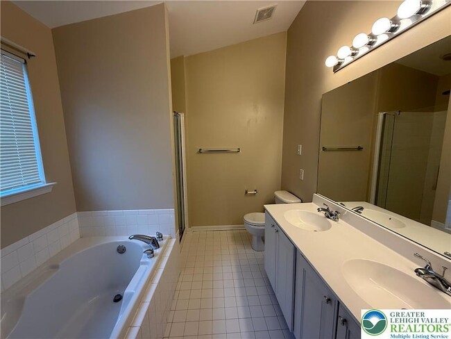 Building Photo - 4046 Clubhouse Ct