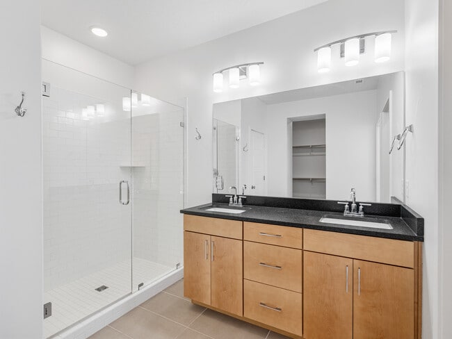 Building Photo - 4638 Tulip Ln