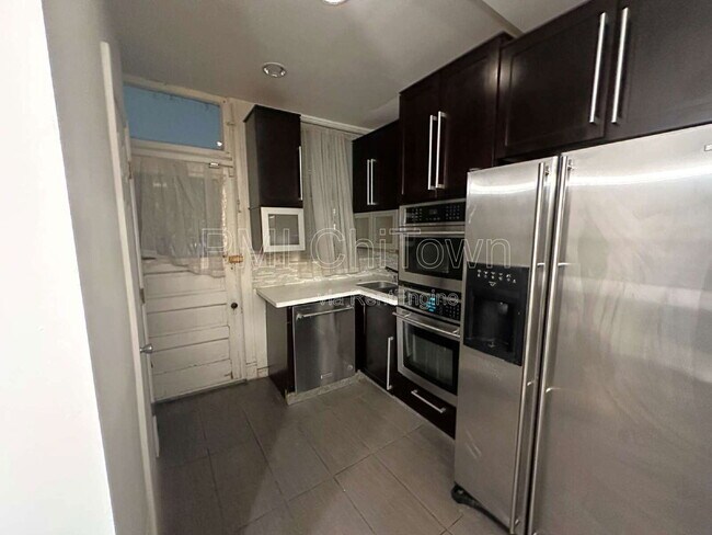 Building Photo - 1114 E 62nd St