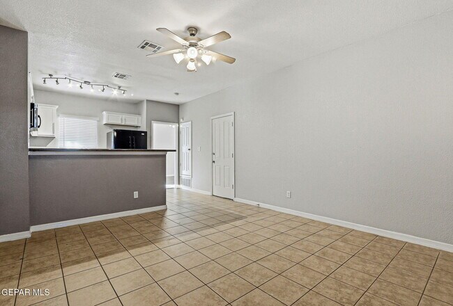 Building Photo - 3150 N Yarbrough Dr