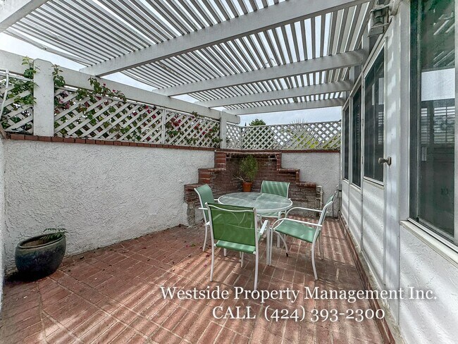 Building Photo - 8120 Glider Ave