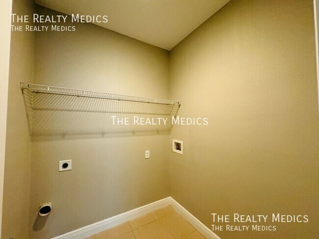 Building Photo - 1417 Swan Ct