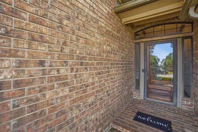 Building Photo - Beautiful 4 Bedroom Home with Pool – Available Now!