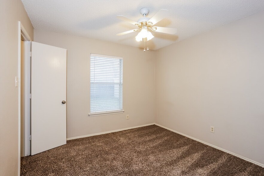 Building Photo - 7320 Laurelhill Ct S