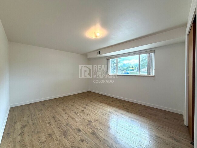 Building Photo - 511 E Panama Dr