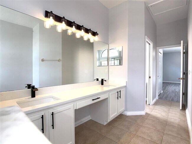 Building Photo - 448 Coventry Rd