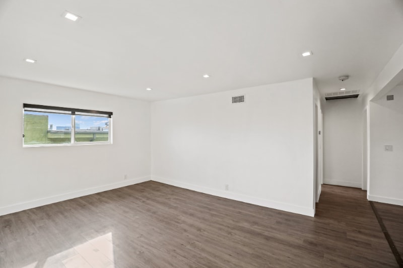 Building Photo - 701 N Hill Pl