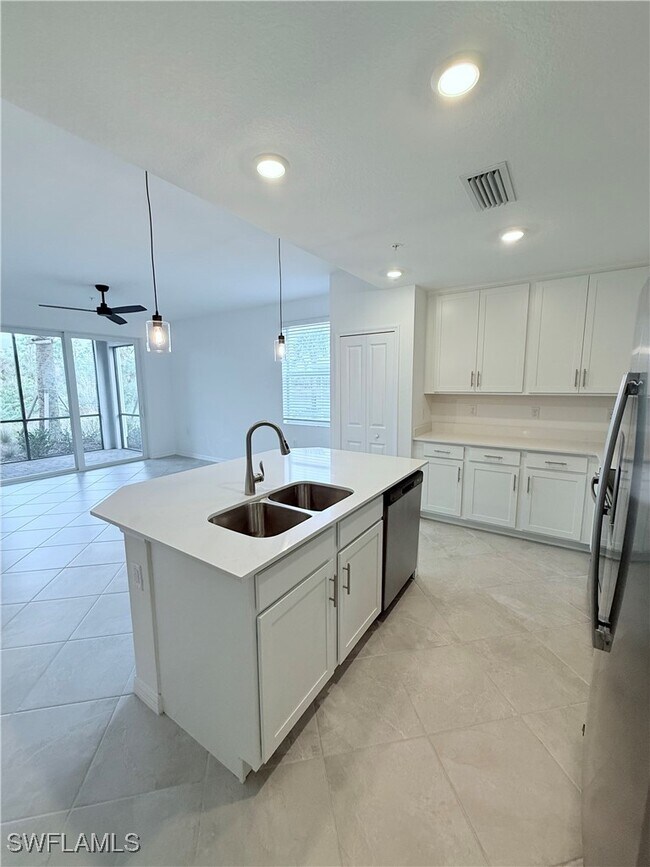 Building Photo - 14161 Heritage Landing Blvd