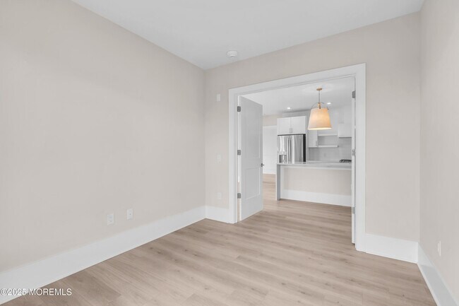 Building Photo - 218 3rd Ave
