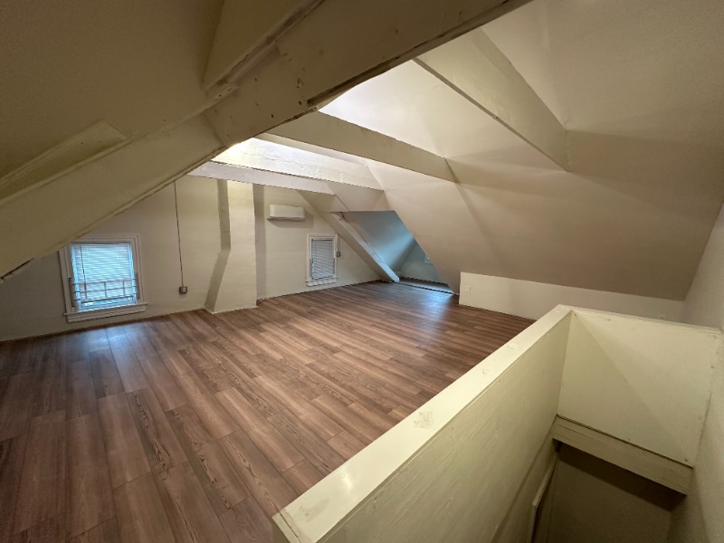 Building Photo - 148 S 17th St