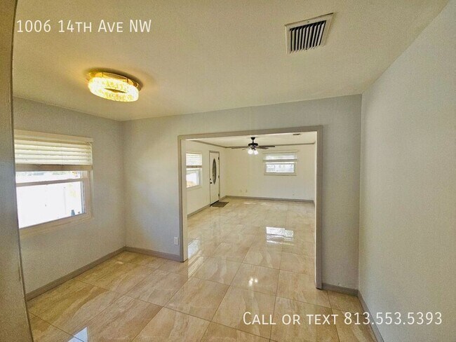 Building Photo - 1006 14th Ave NW