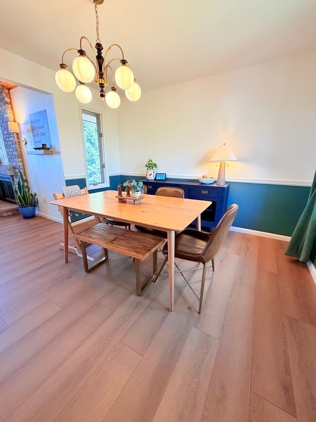 Building Photo - Beautiful Spacious Fox Farm Home