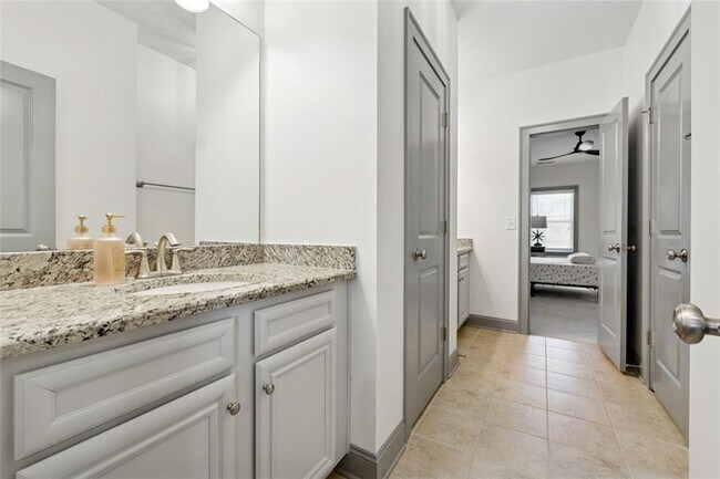 Building Photo - 4530 Point Rock Dr