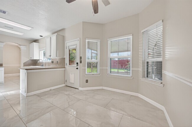 Building Photo - 6710 Creek Village Dr