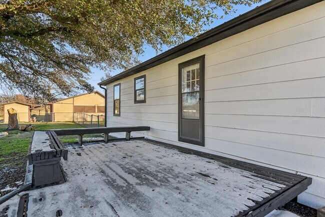 Building Photo - 250 Co Rd 3318