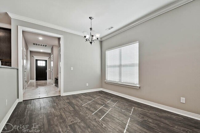 Building Photo - BEAUTIFUL BENTONVILLE HOME - LARGE FENCED IN YARD - BONUS ROOM UPSTAIRS