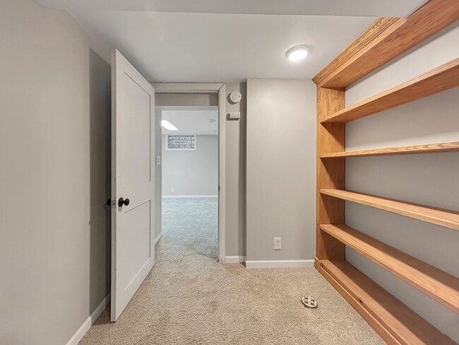 Building Photo - 2729 Vernon Ave S