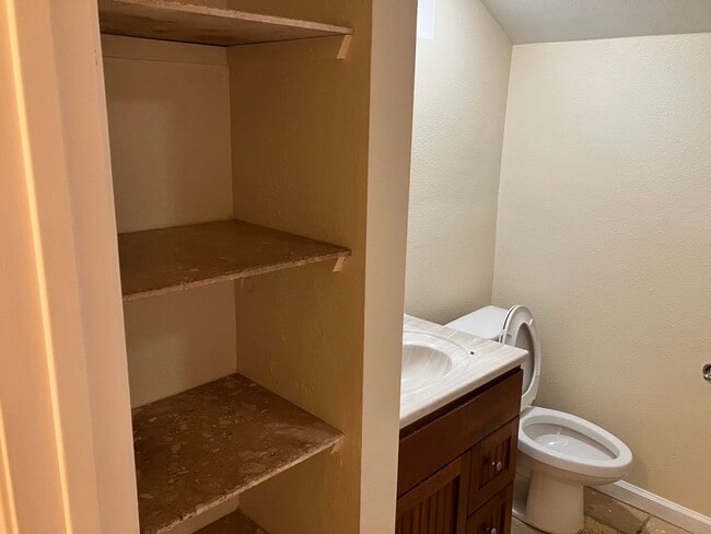 Building Photo - *LONG TERM RENTAL*