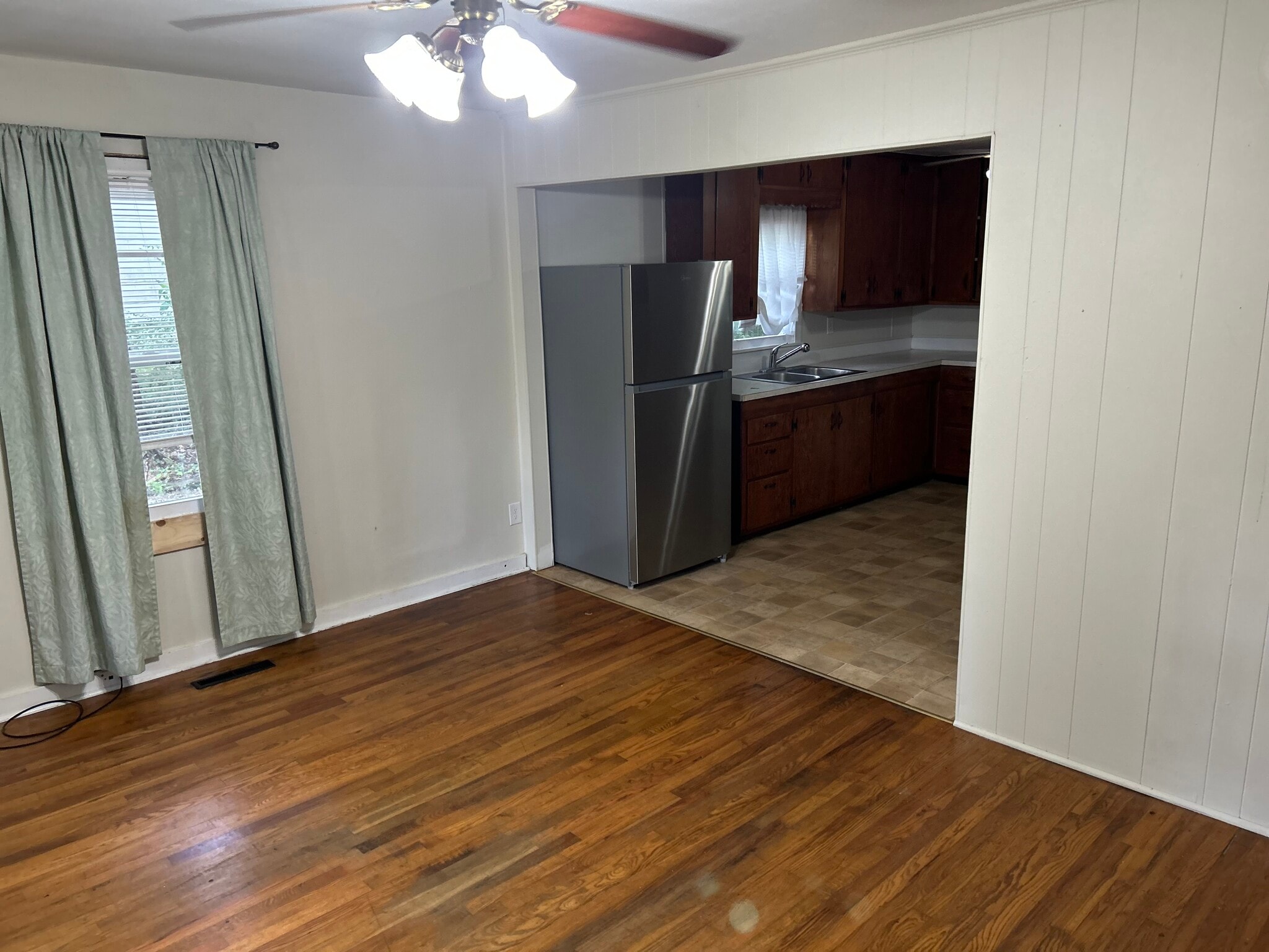 Building Photo - 214 Poplar St