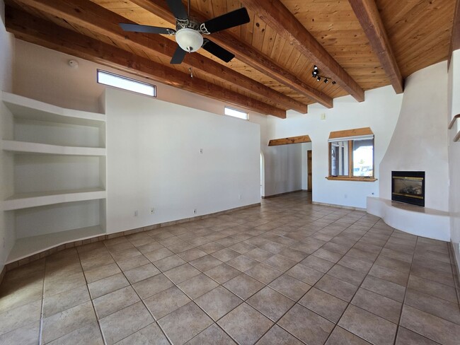 Building Photo - 19 Camerada Rd