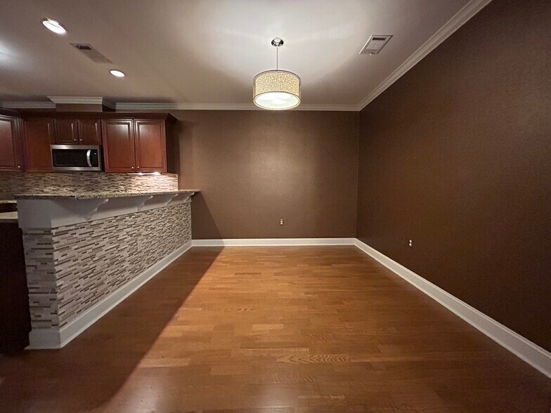 Building Photo - 5194 Lexington Club Cv