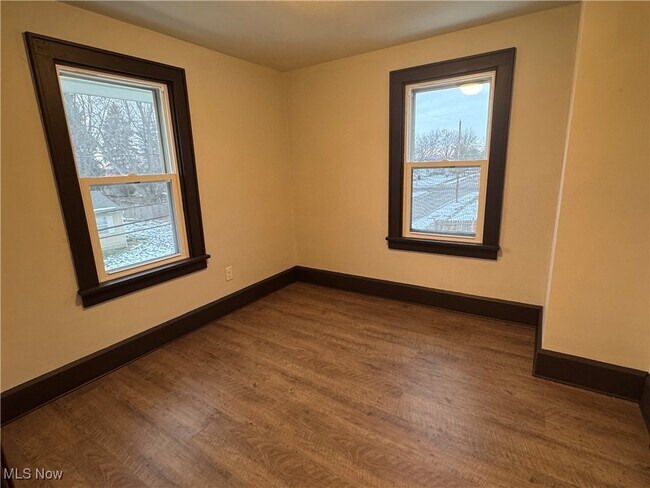 Building Photo - 767 Roscoe Ave