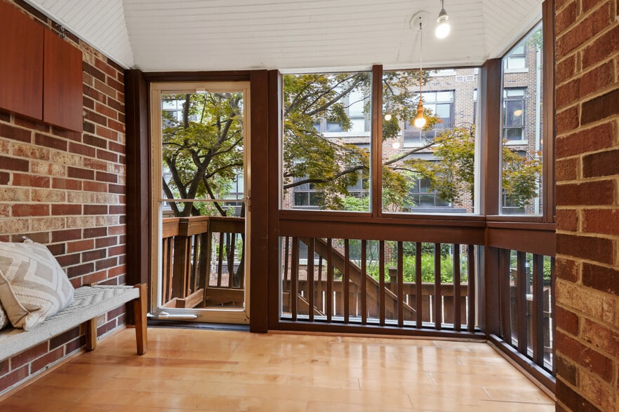 Building Photo - 631 N Tazewell St