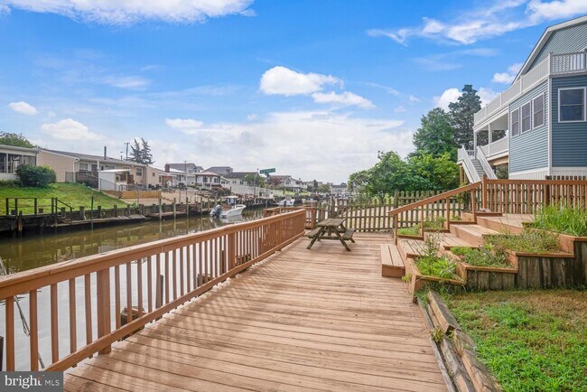 Building Photo - 9 Admiral Dr