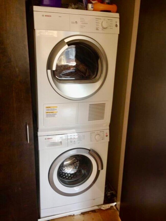 Building Photo - Spacious 3 Bed 2 Bath!
