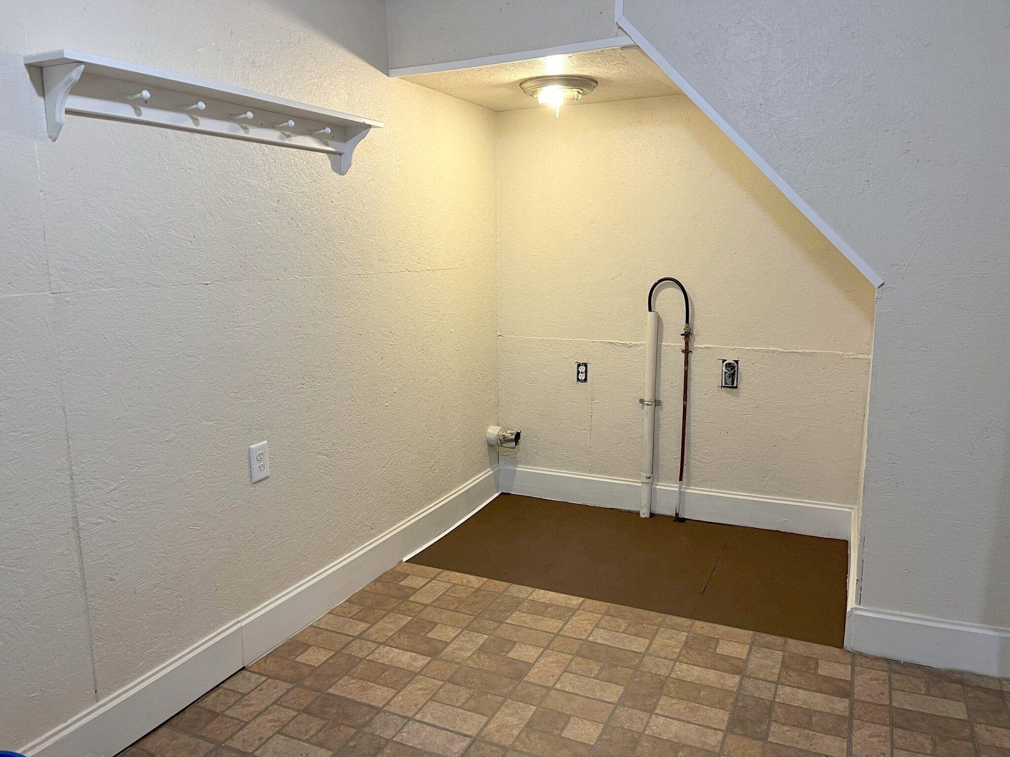 Laundry Room - 213 Brown St