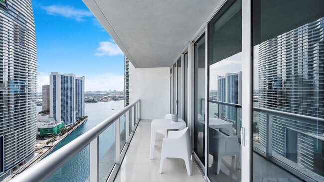 Building Photo - 475 Brickell Ave