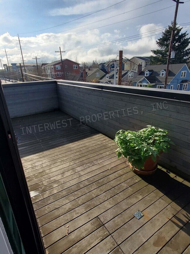 Building Photo - PERE02--*