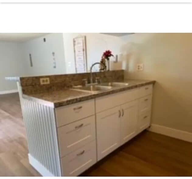 Building Photo - 1323 Pinetree Dr