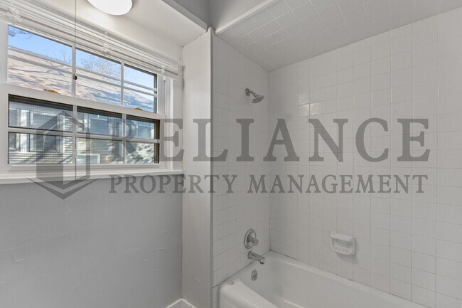 Building Photo - 3325 Victor Pl