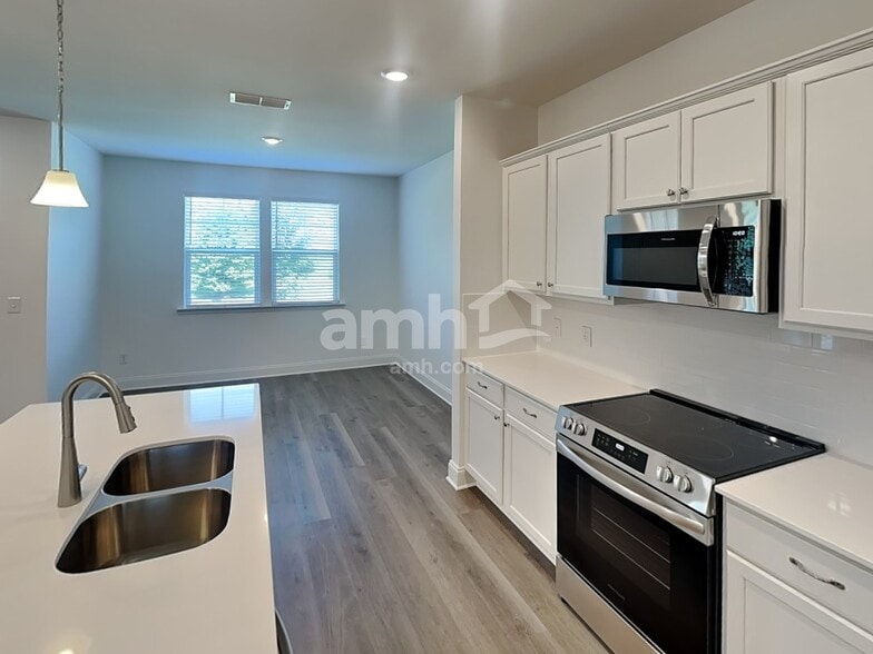 Building Photo - 204 Argea Dr