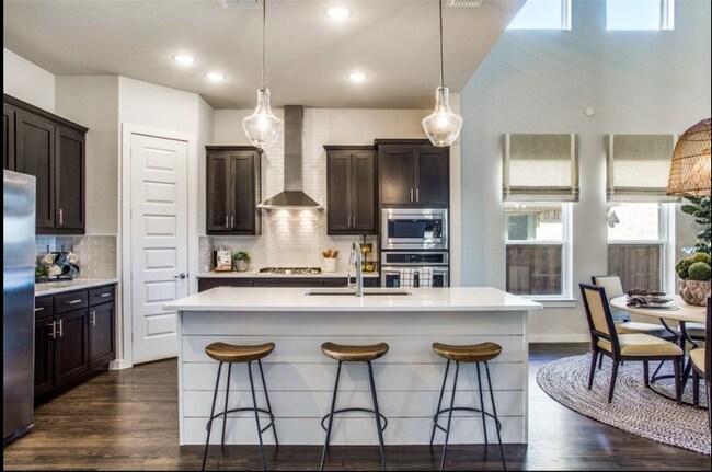 Building Photo - 204 Carmen Oak Ln