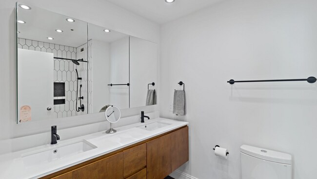 Master bathroom - 300 3rd St