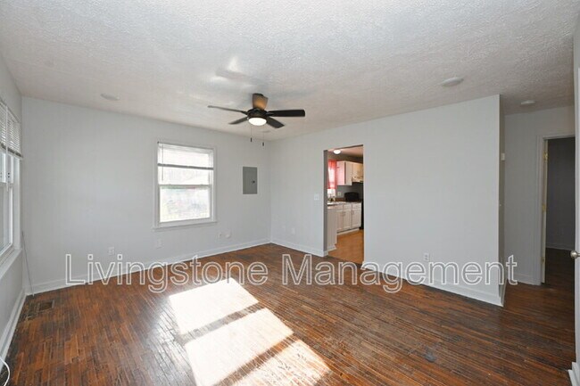 Building Photo - 501 Small St
