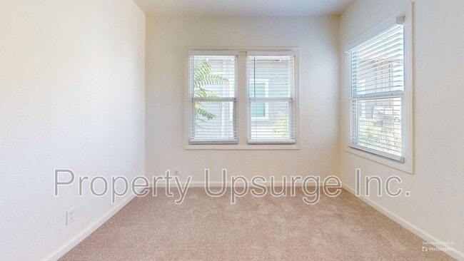 Building Photo - 2063 Park Ave