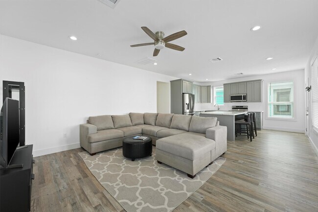 Building Photo - 4025 A Vista Blvd