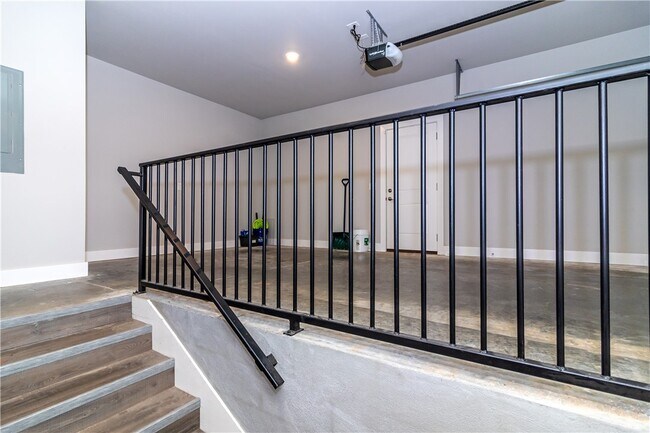 Building Photo - 146 E South St