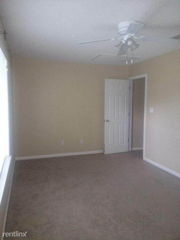 Building Photo - 3 br, 2 bath Townhome - 2396 Tina Dr