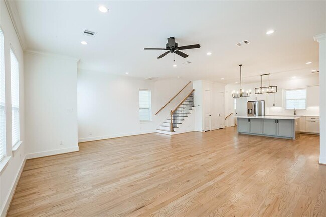 Building Photo - 918 W 25th St