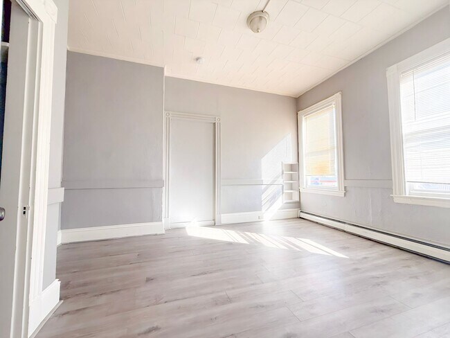 Interior Photo - 42 East Broadway