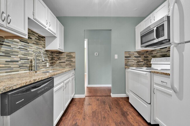 Building Photo - 417 E Lindbergh Blvd