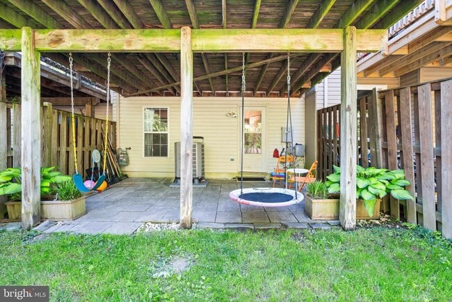 Building Photo - 5964 Edgehill Ct