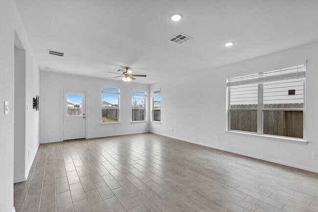 Building Photo - 9658 Caney Trails Rd